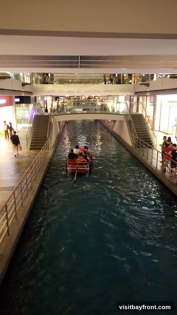 Rain Oculus - Marina Bay Sands