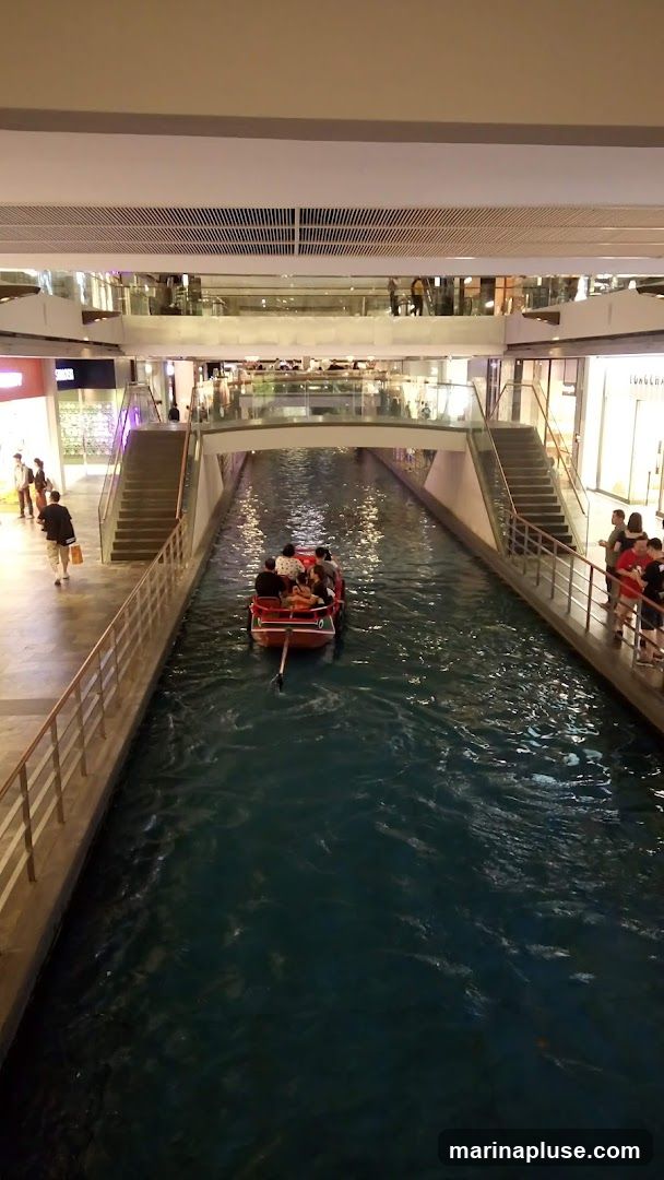 Rain Oculus - Marina Bay Sands